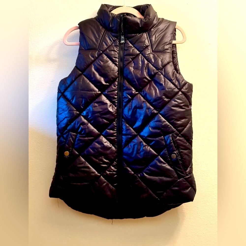 Zenana black vest, zip up, size medium